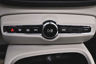 VOLVO XC40  B4  &#51 2024