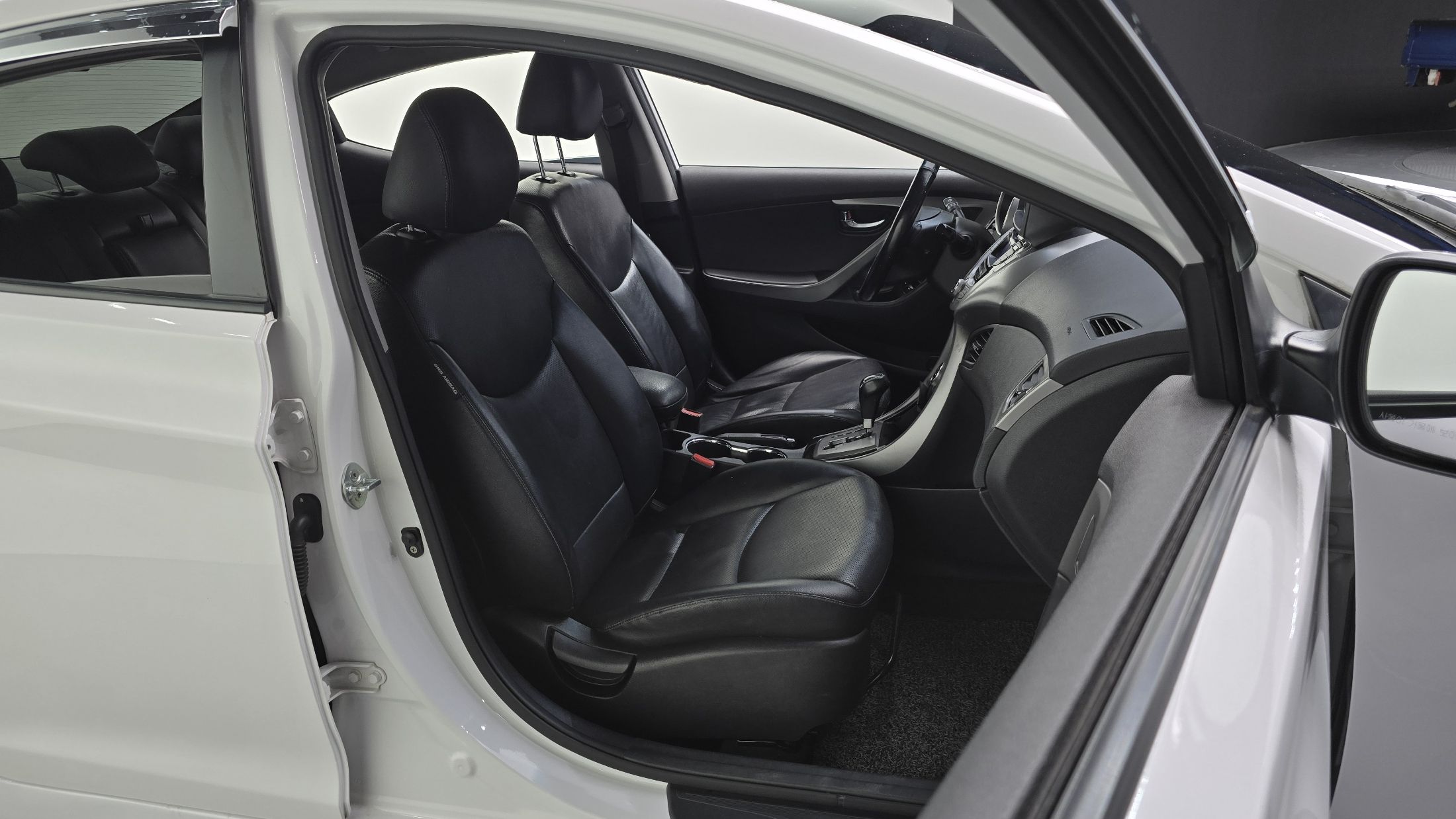 HYUNDAI AVANTE MD 2013