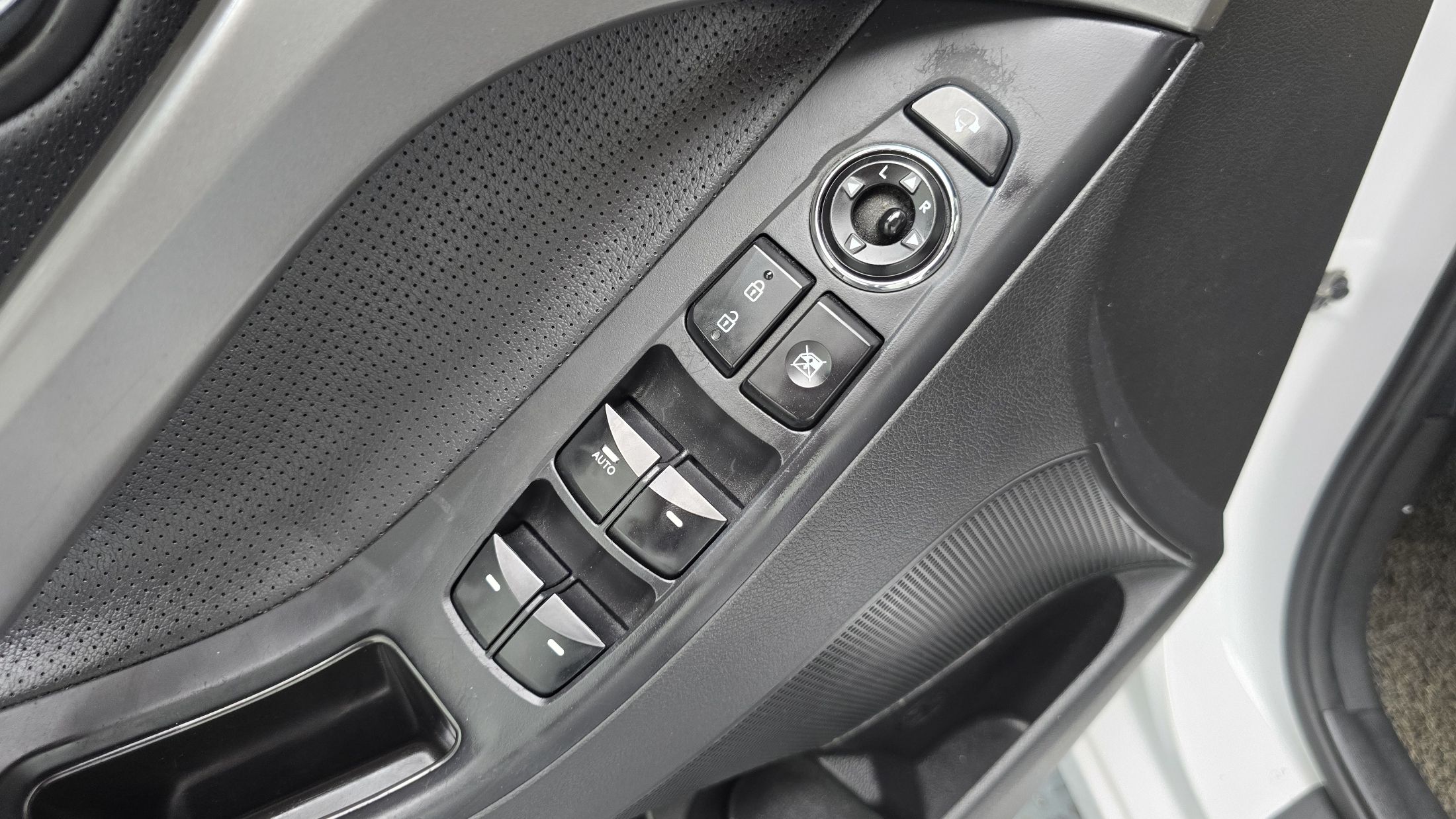 HYUNDAI AVANTE MD 2013