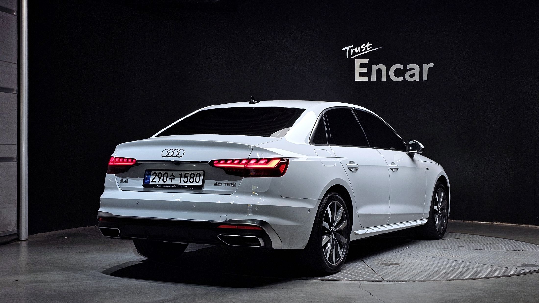 AUDI A4 B9 2023