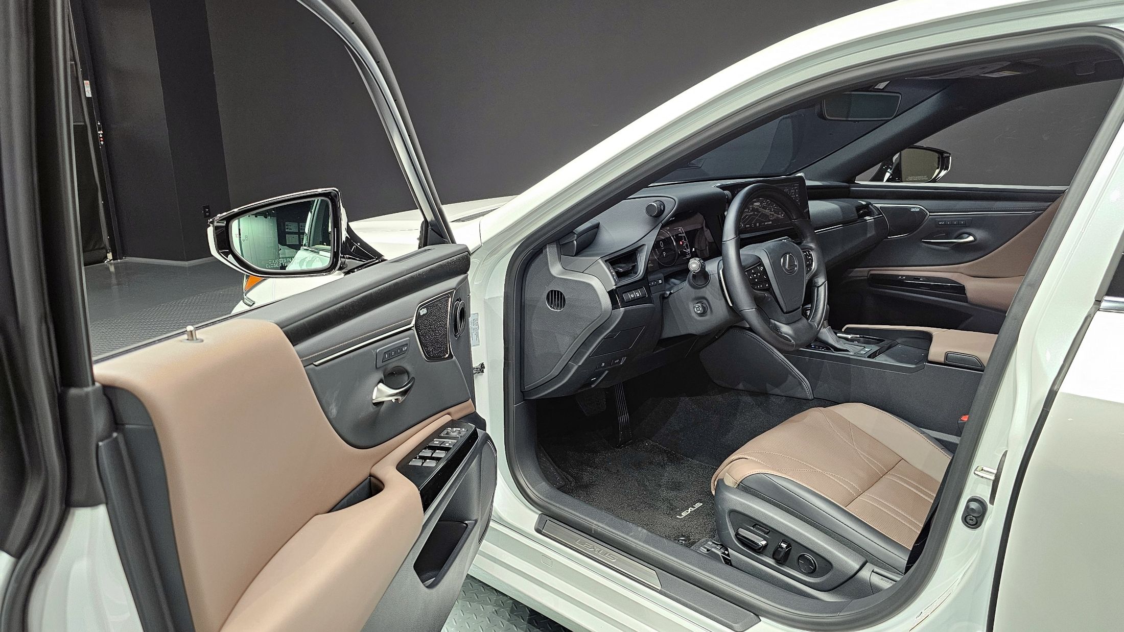 LEXUS ES300H 2024