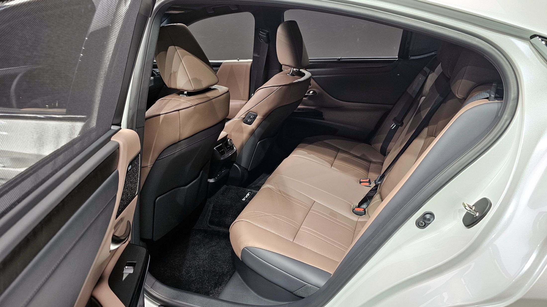 LEXUS ES300H 2024