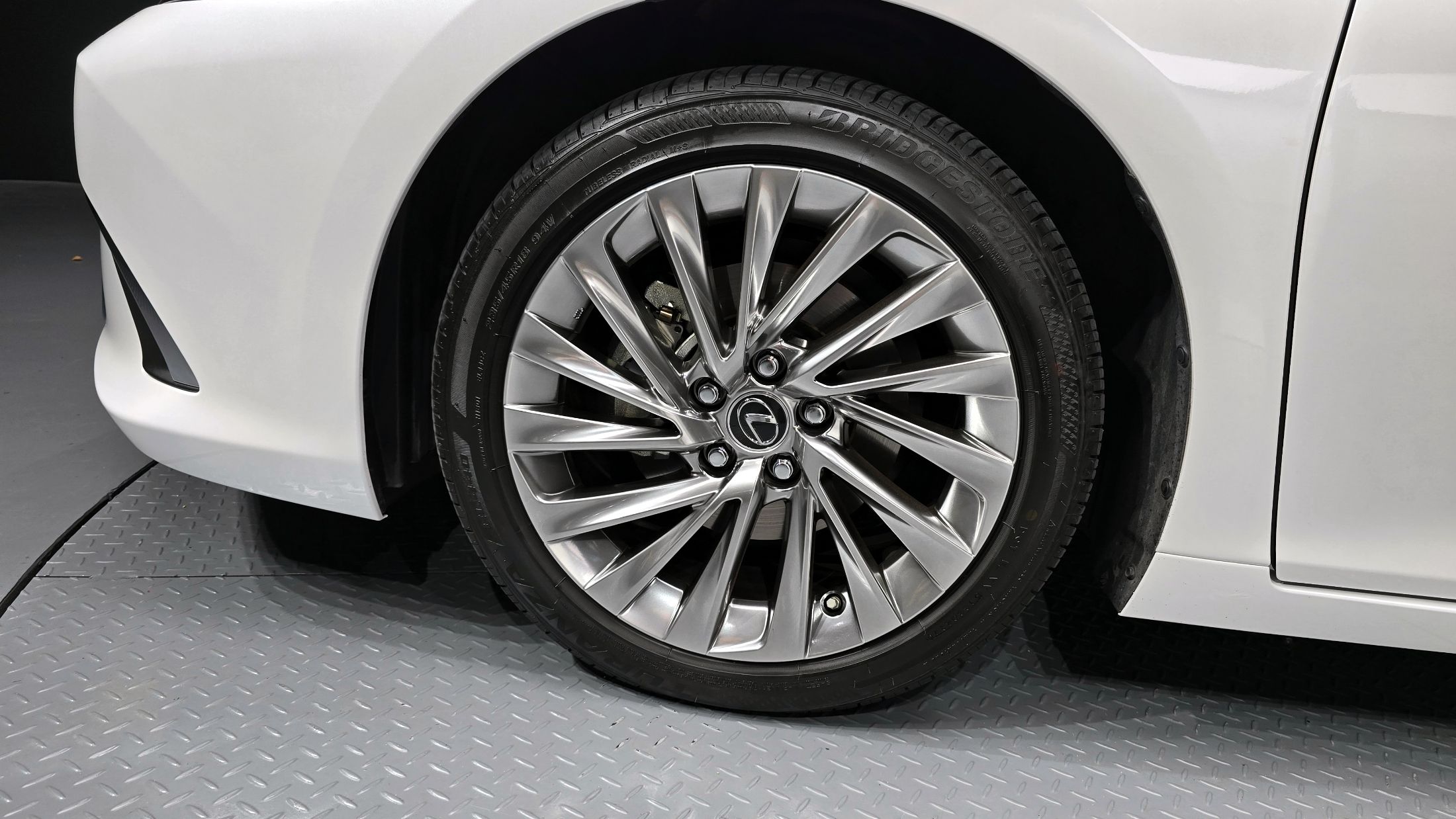 LEXUS ES300H 2024