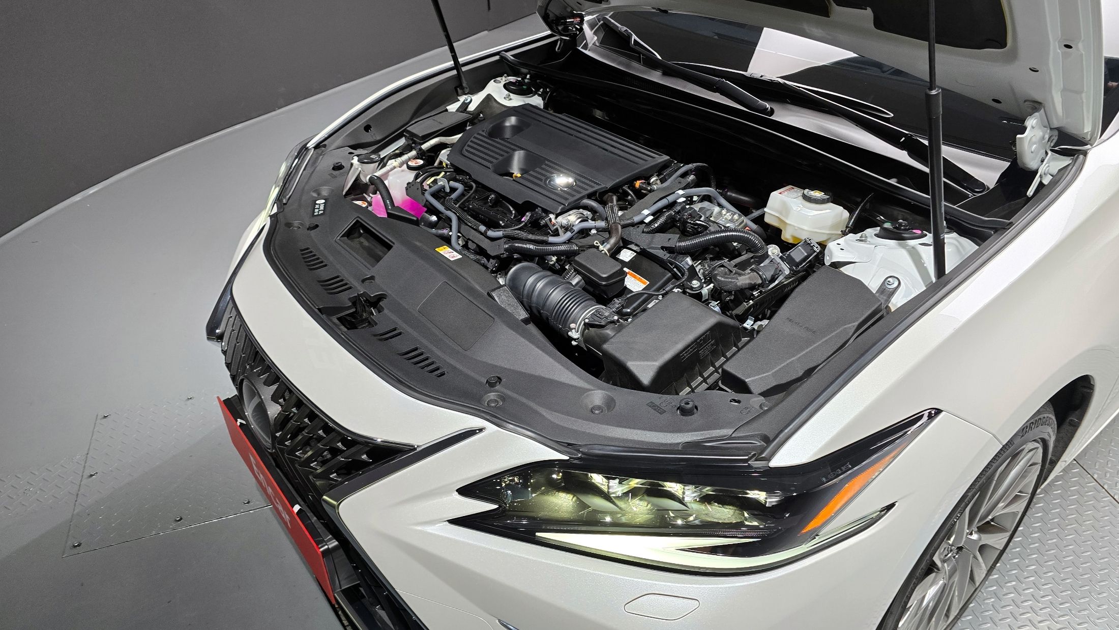 LEXUS ES300H 2024