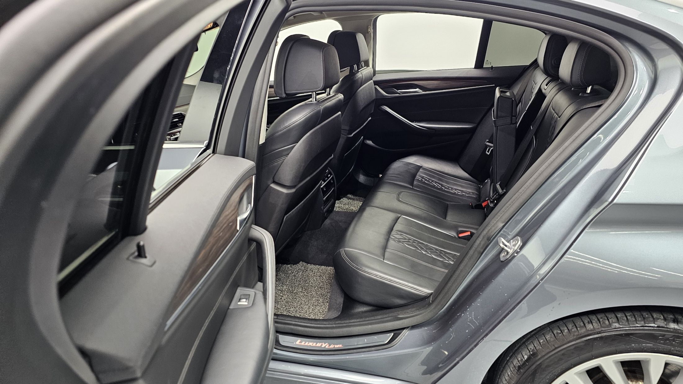 BMW 5-SERIES G30 2018