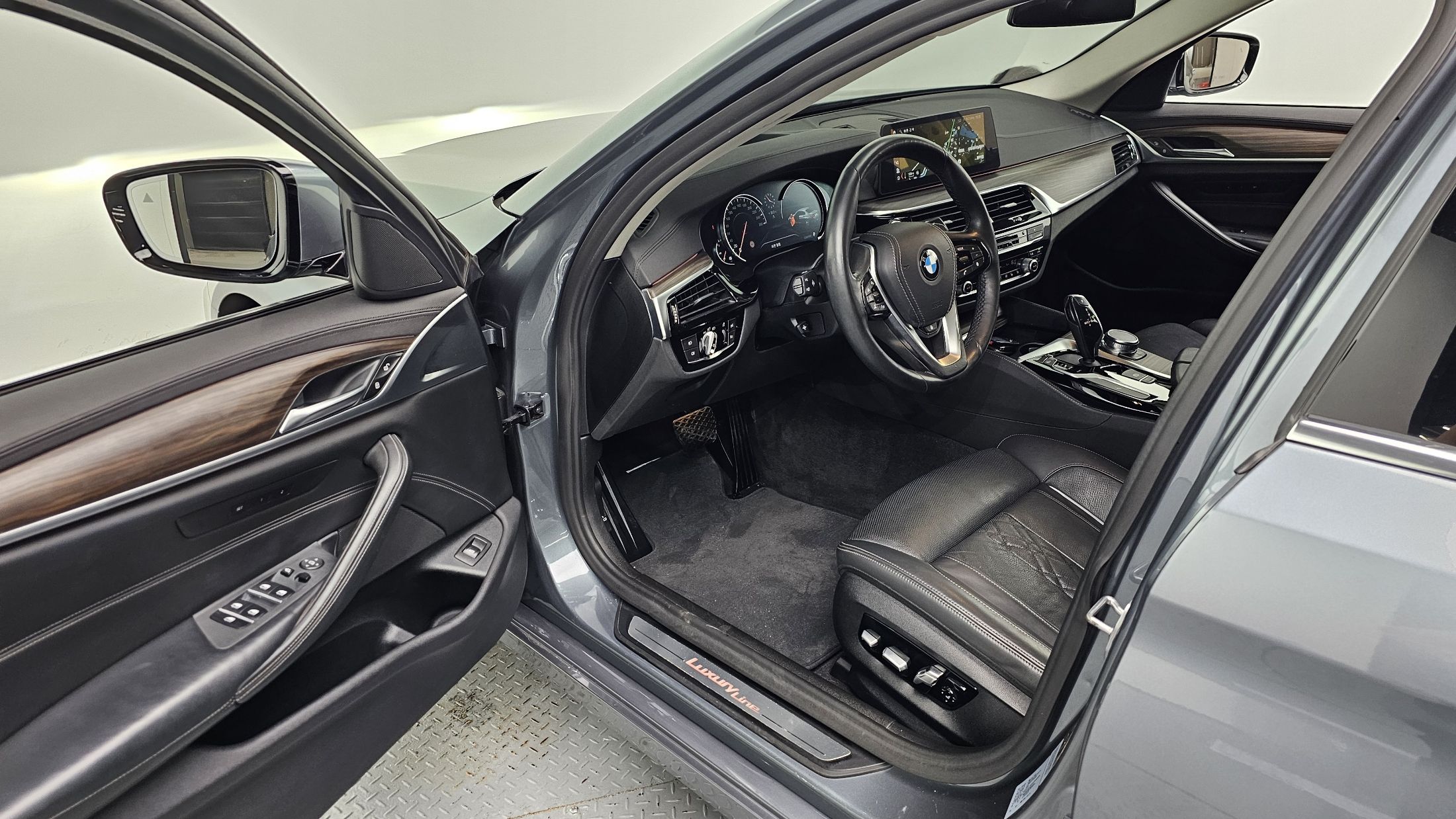 BMW 5-SERIES G30 2018