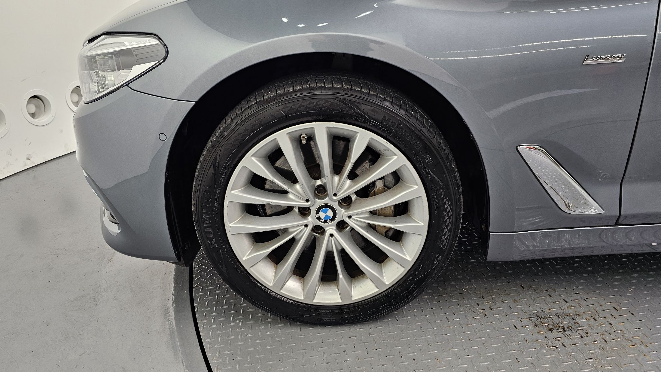 BMW 5-SERIES G30 2018