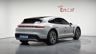 PORSCHE TAYCAN 2022