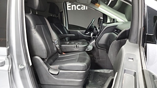 HYUNDAI STARIA 2023