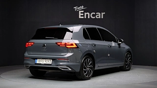 VOLKSWAGEN GOLF  2024