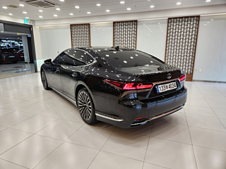 LEXUS LS500H 2025