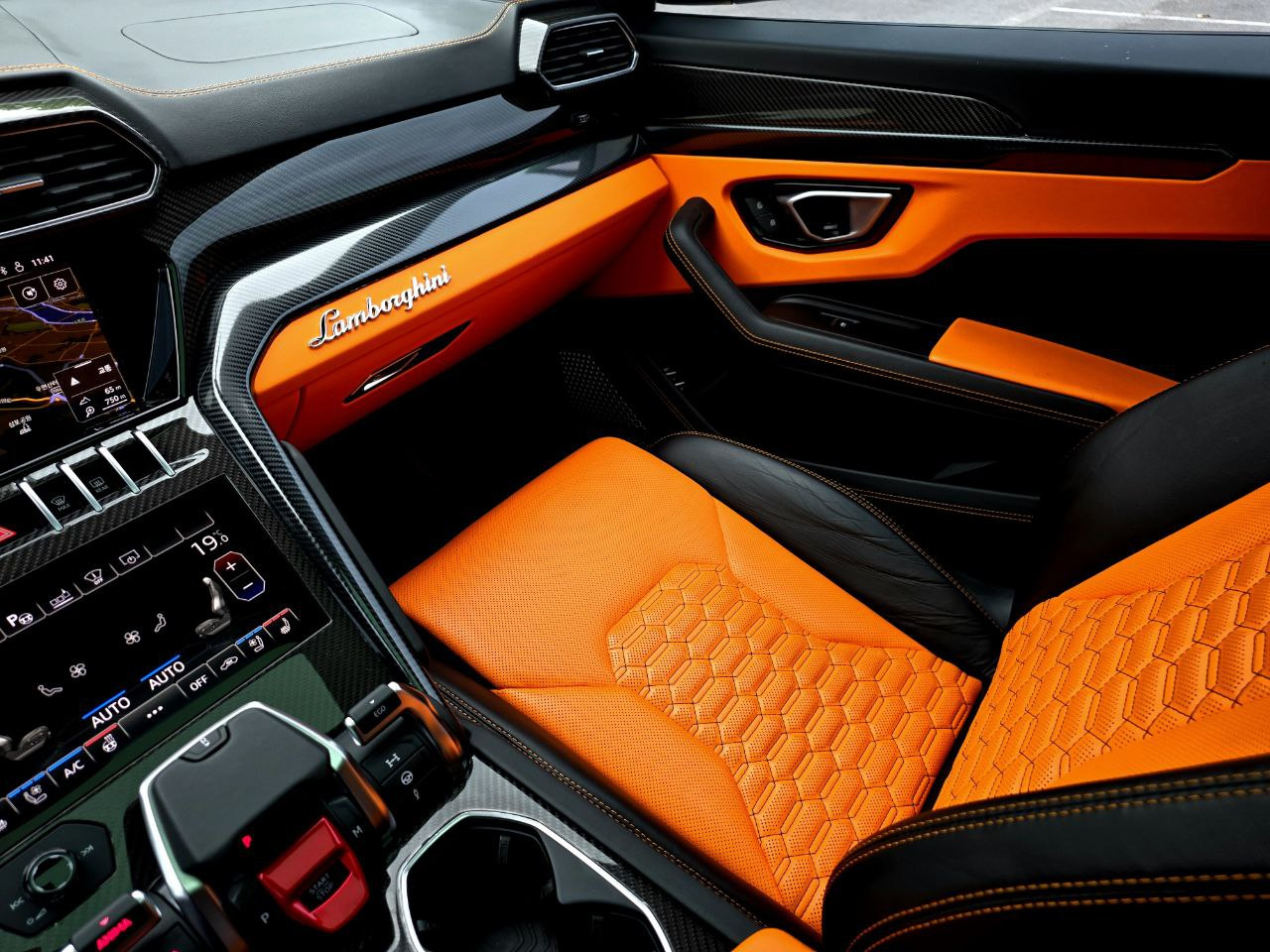 LAMBORGHINI URUS 2021
