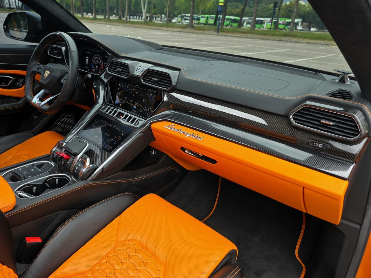 LAMBORGHINI URUS 2021