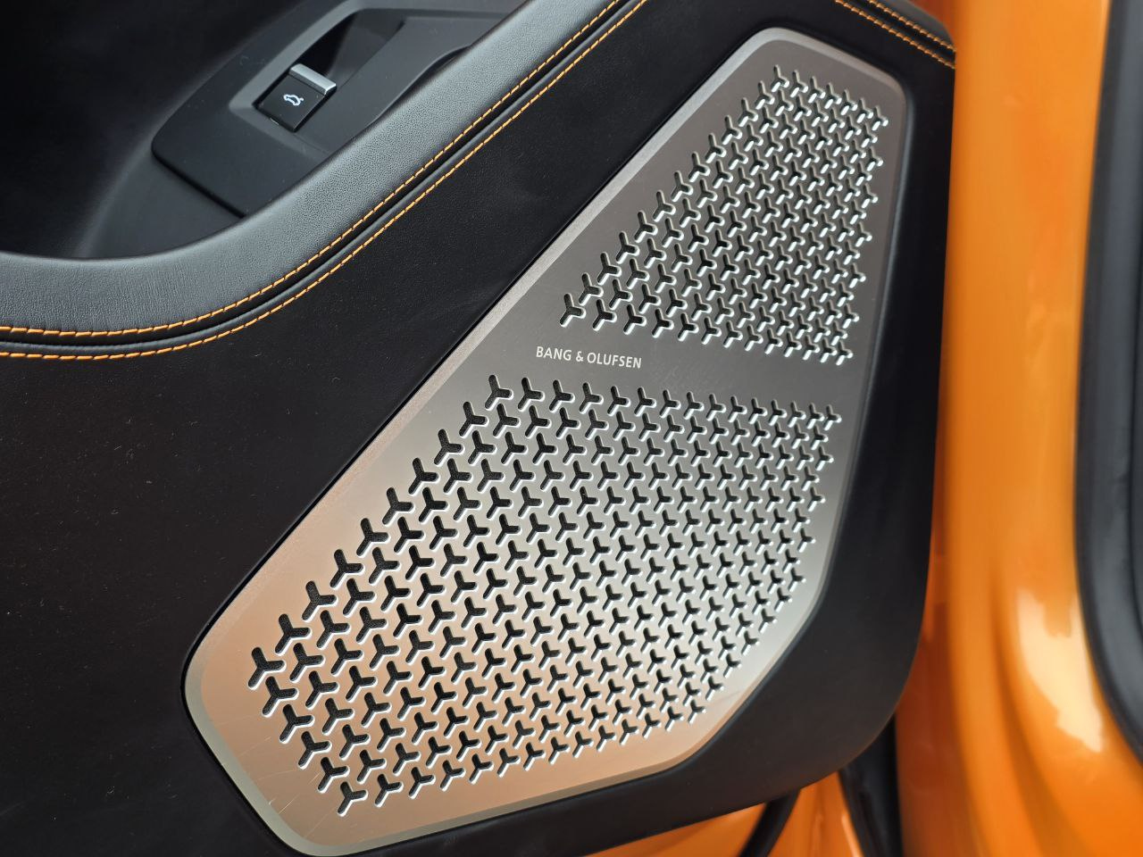 LAMBORGHINI URUS 2021