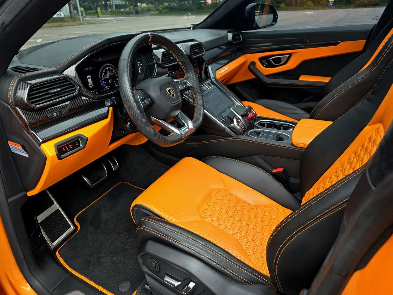 LAMBORGHINI URUS 2021