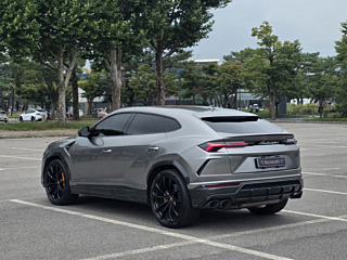 LAMBORGHINI URUS 2021