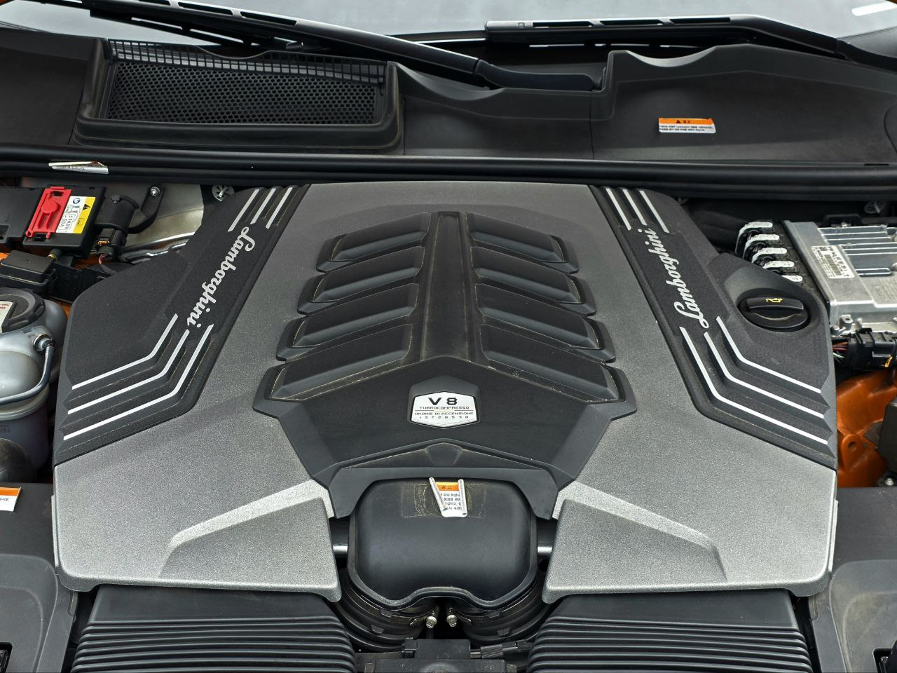 LAMBORGHINI URUS 2021