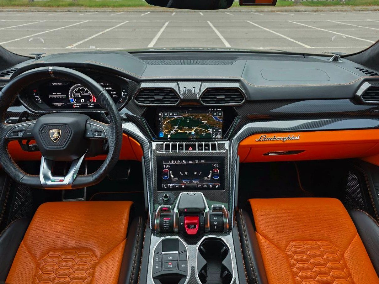 LAMBORGHINI URUS 2021