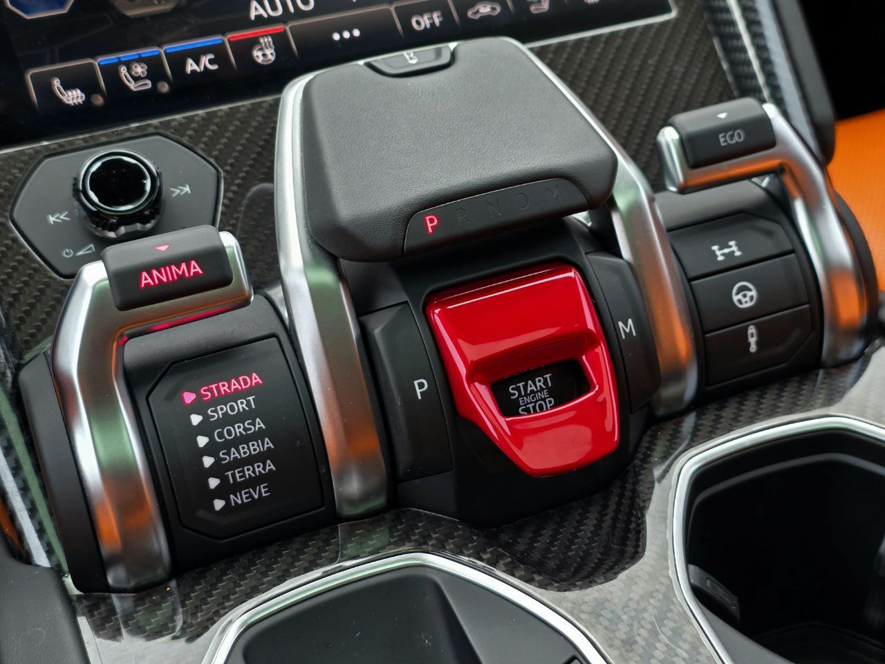 LAMBORGHINI URUS 2021