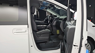 HYUNDAI STARIA 2025