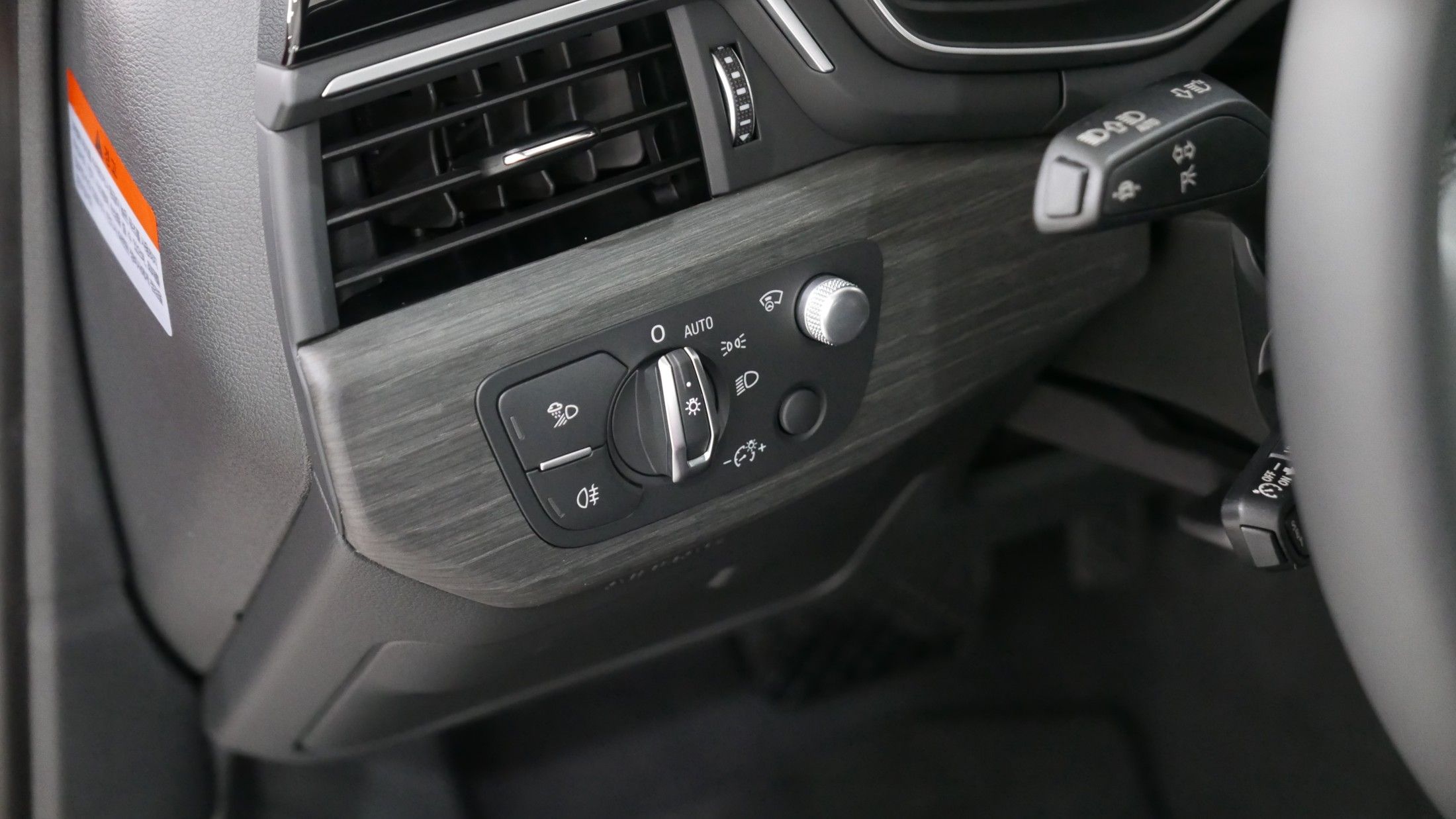 AUDI A4 B9 2023