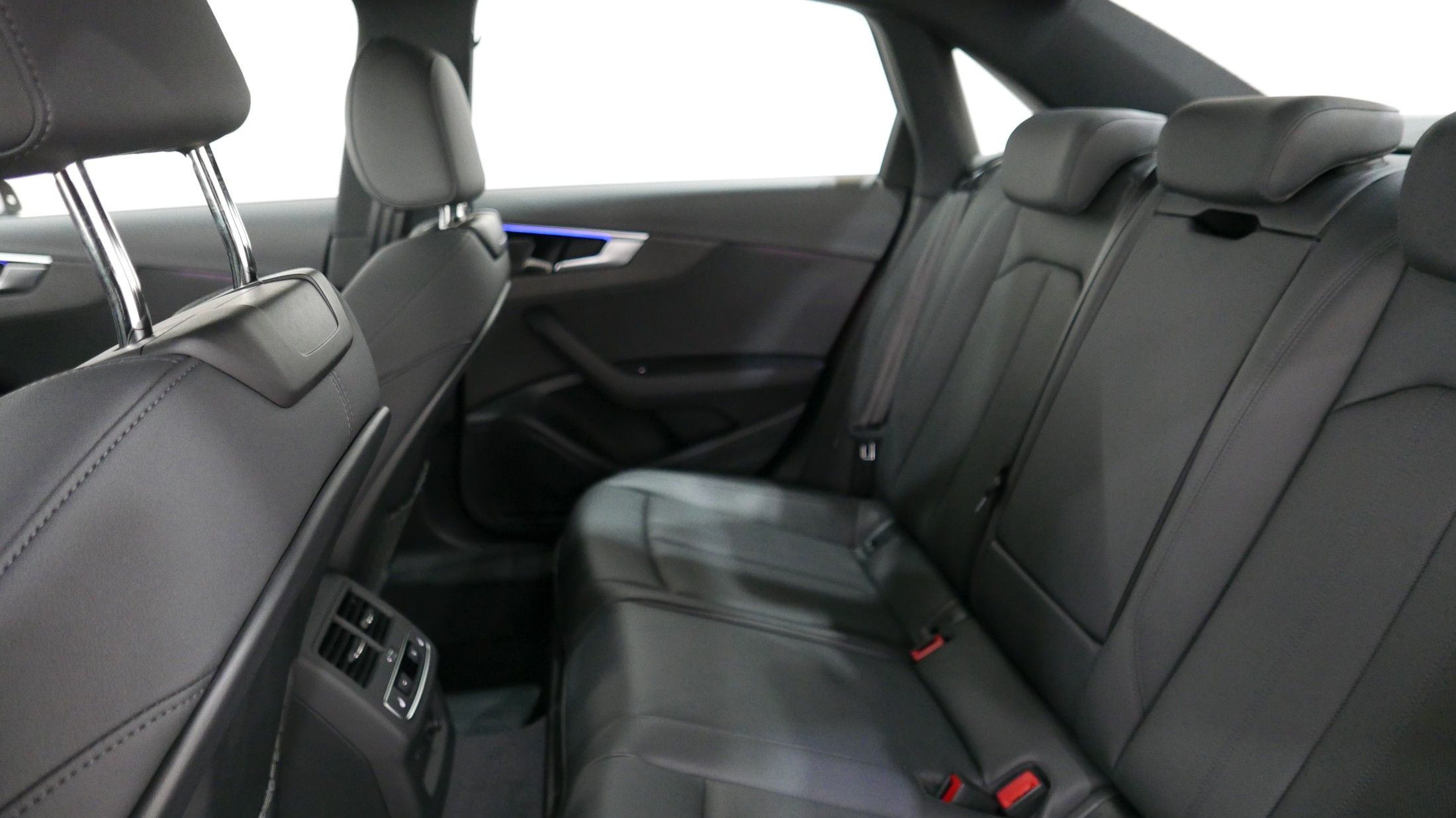 AUDI A4 B9 2023