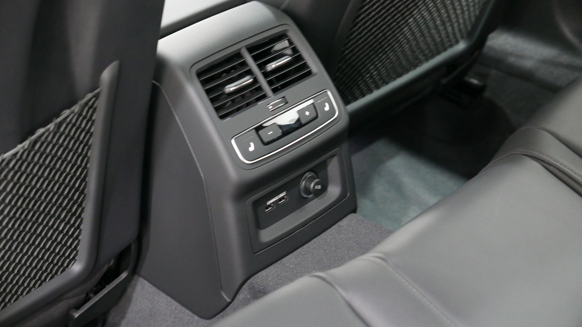 AUDI A4 B9 2023