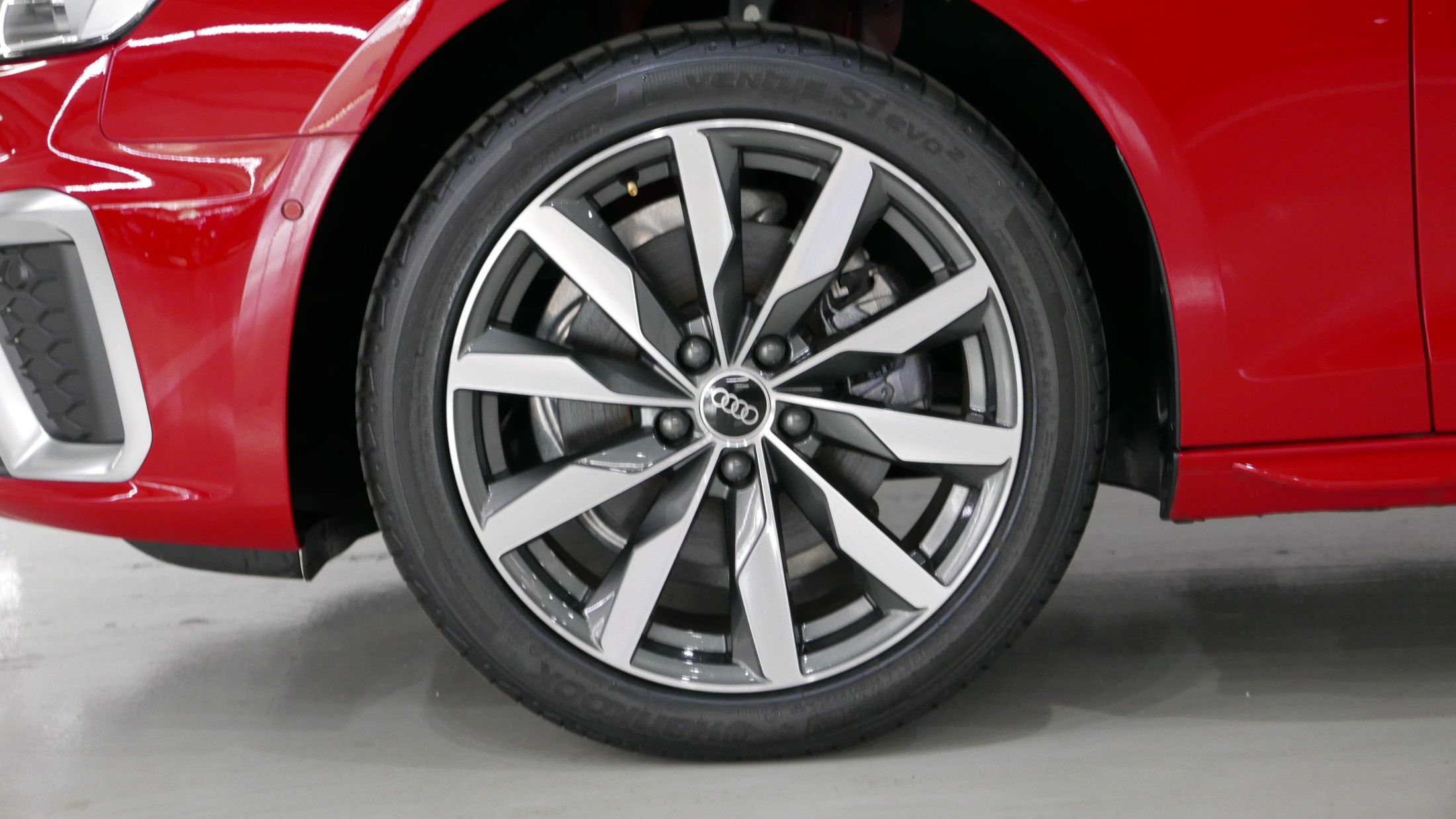 AUDI A4 B9 2023