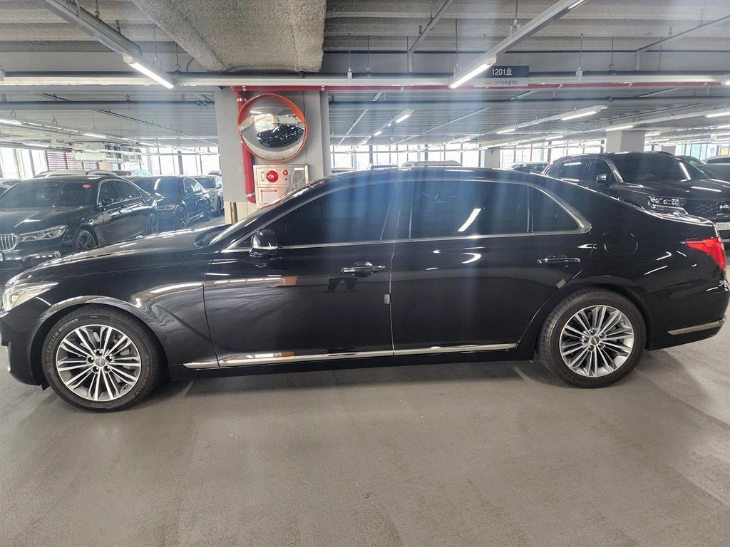 GENESIS EQ900 2017