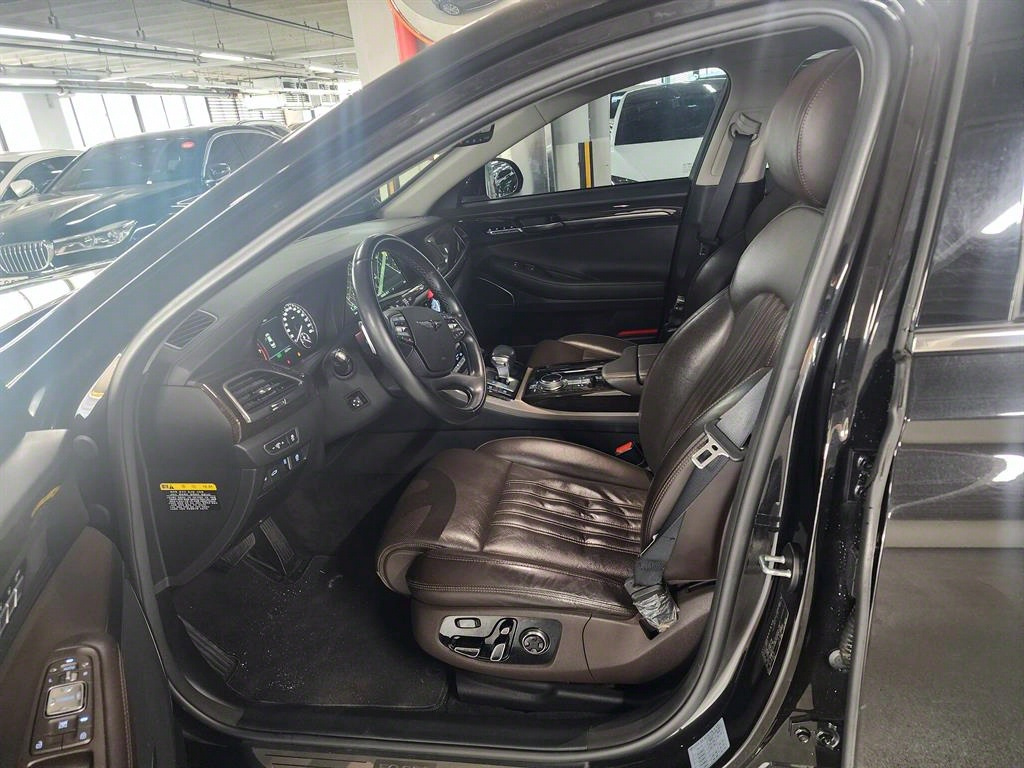 GENESIS EQ900 2017