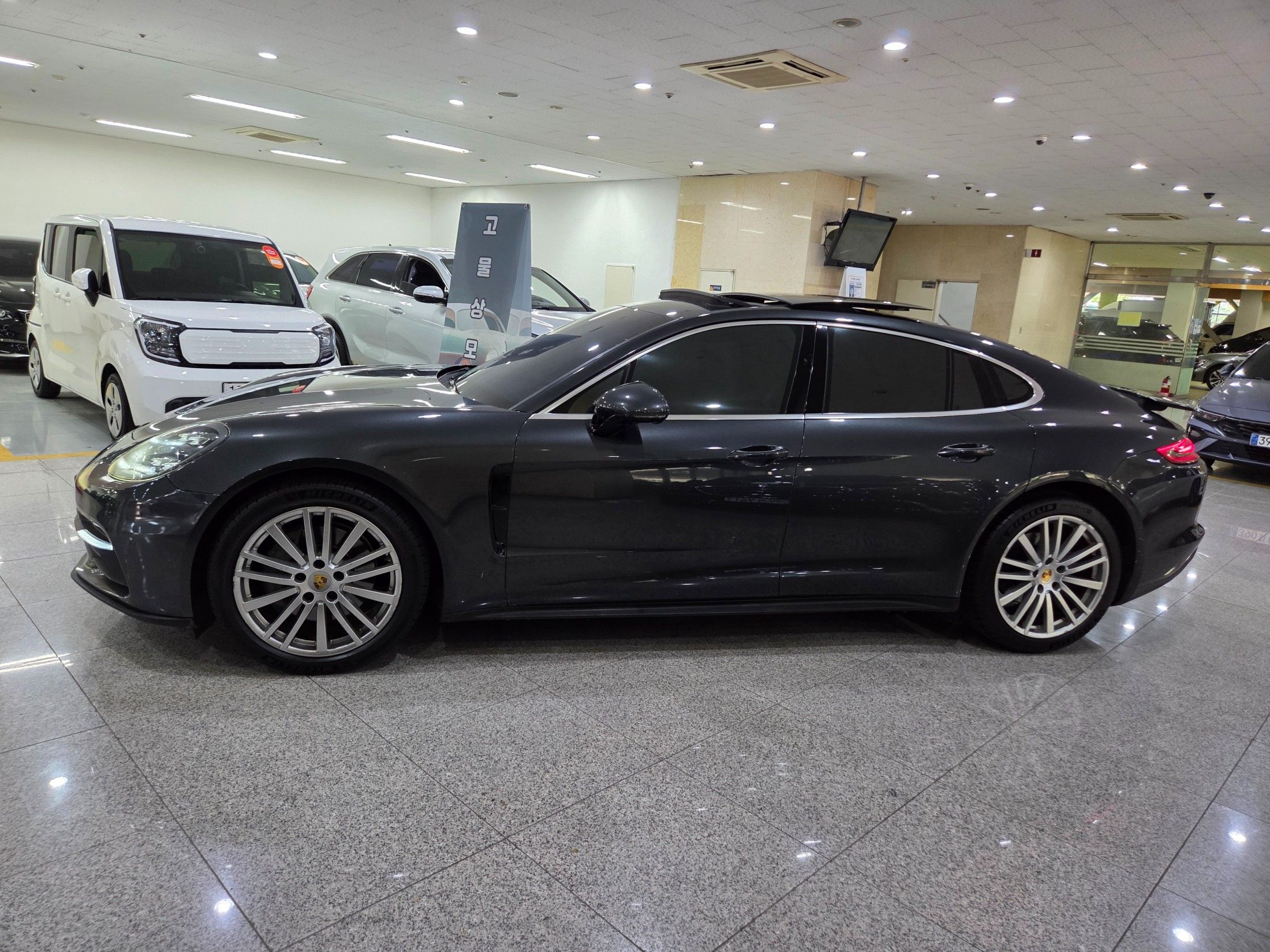 PORSCHE PANAMERA 971 2017