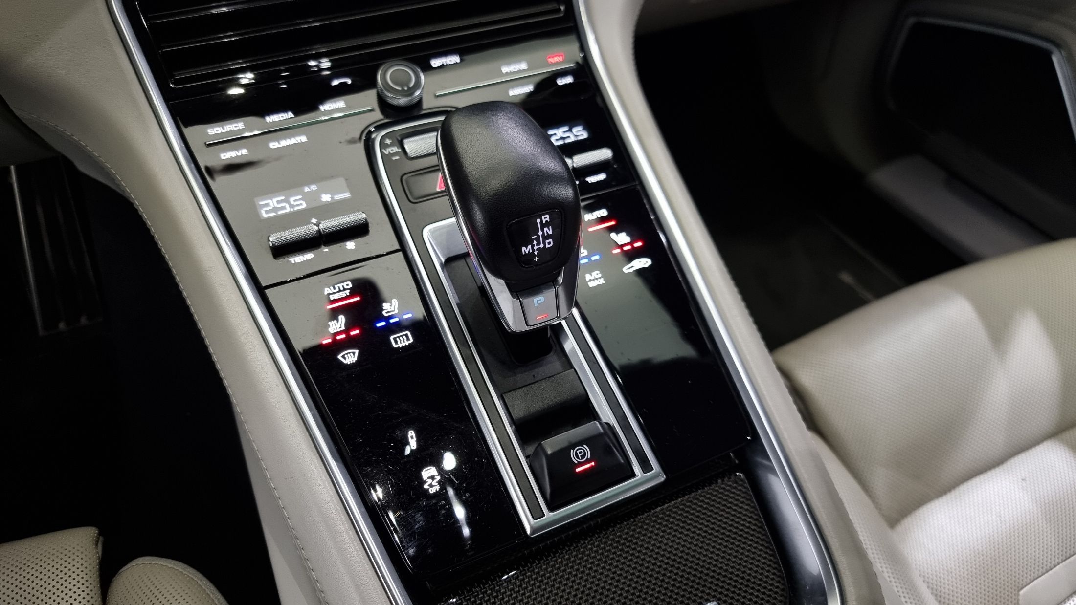 PORSCHE PANAMERA 971 2017