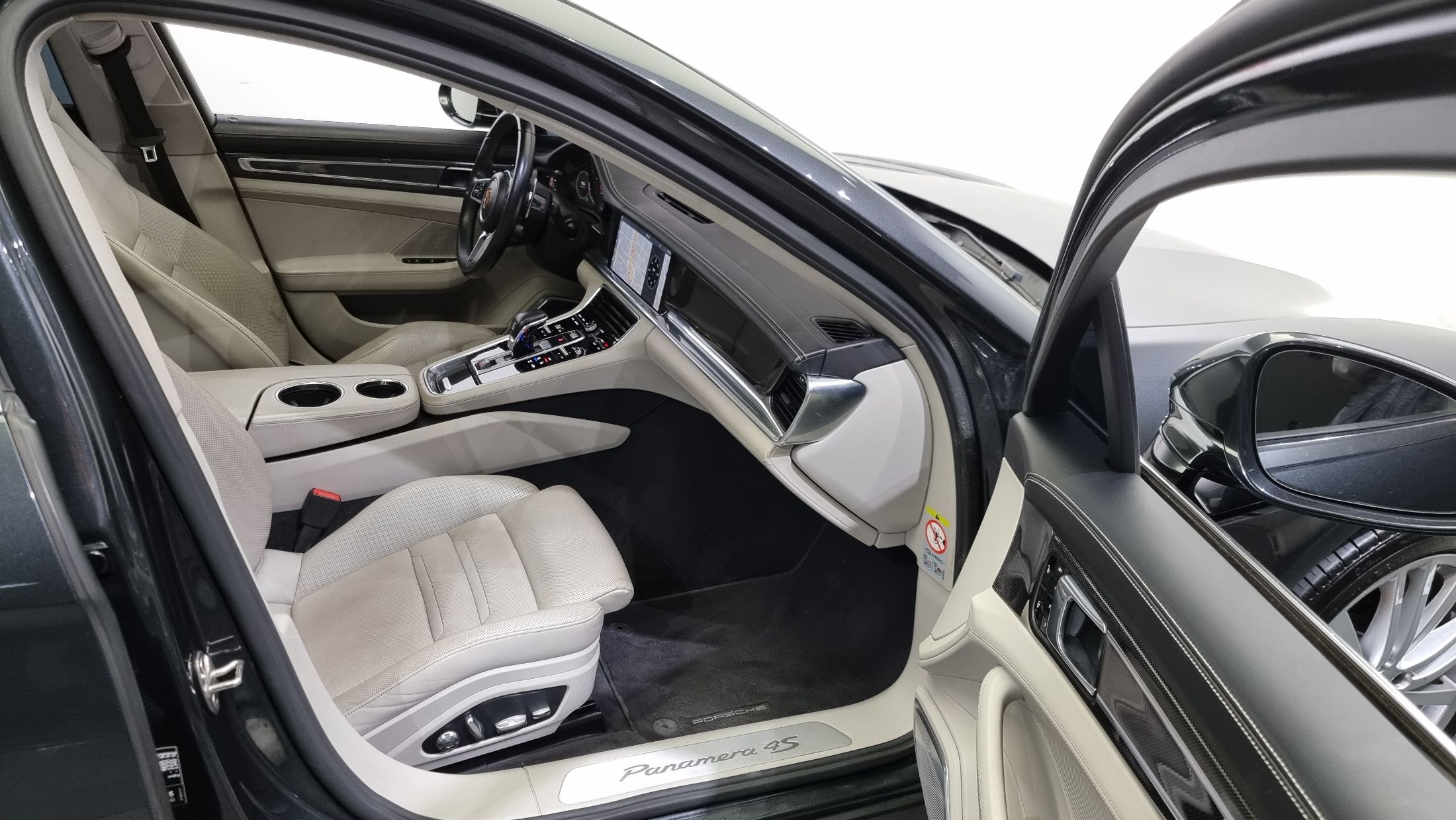 PORSCHE PANAMERA 971 2017