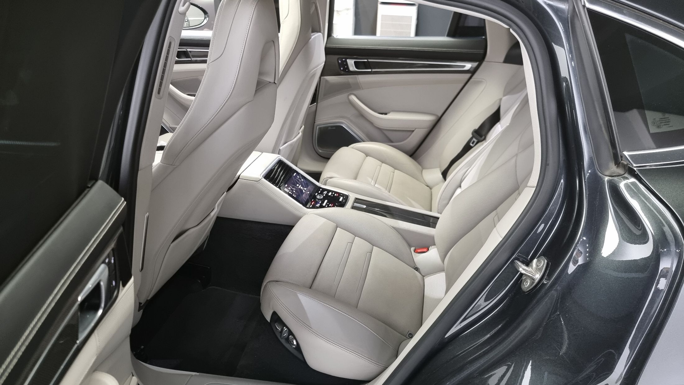 PORSCHE PANAMERA 971 2017