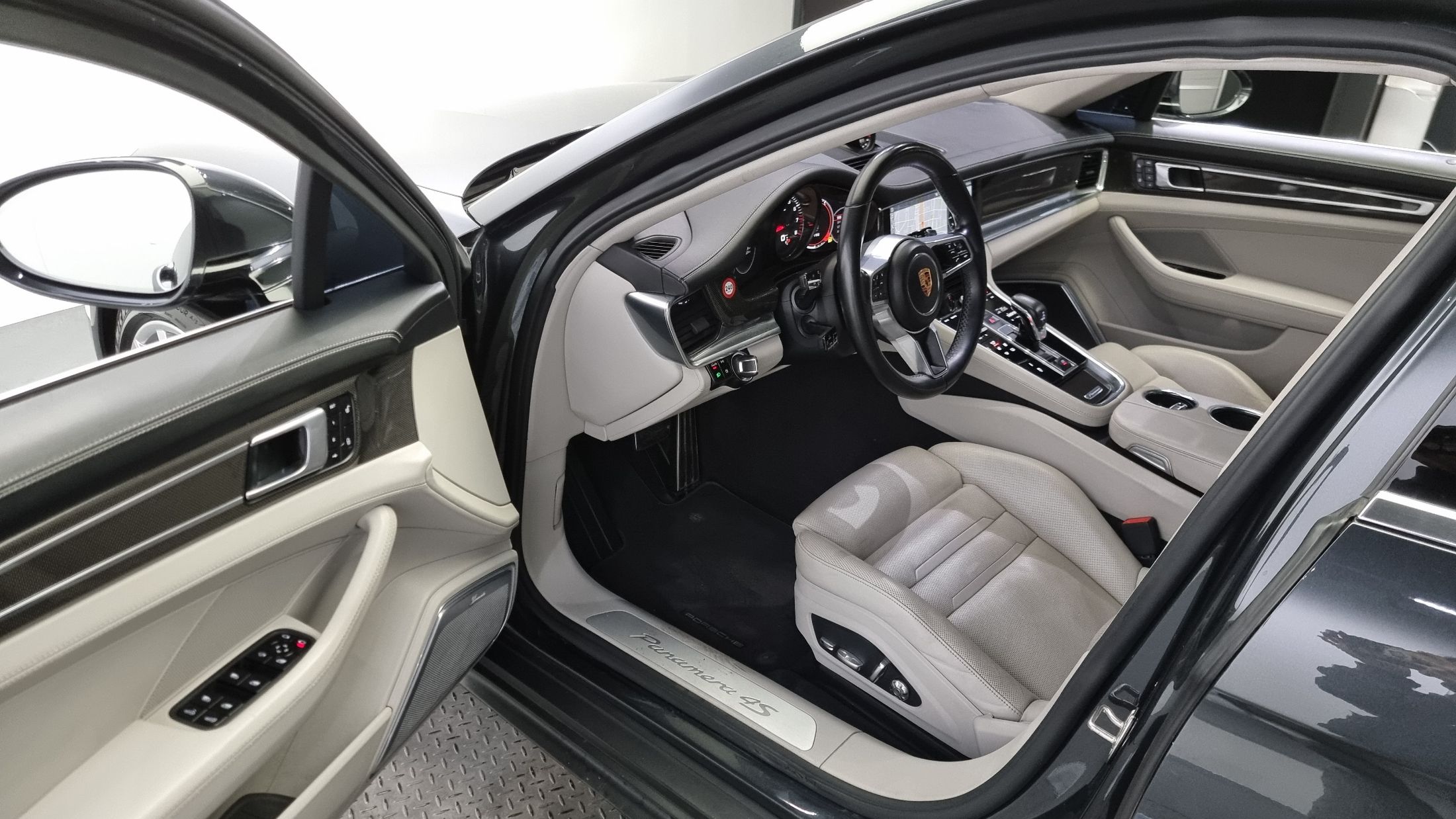 PORSCHE PANAMERA 971 2017