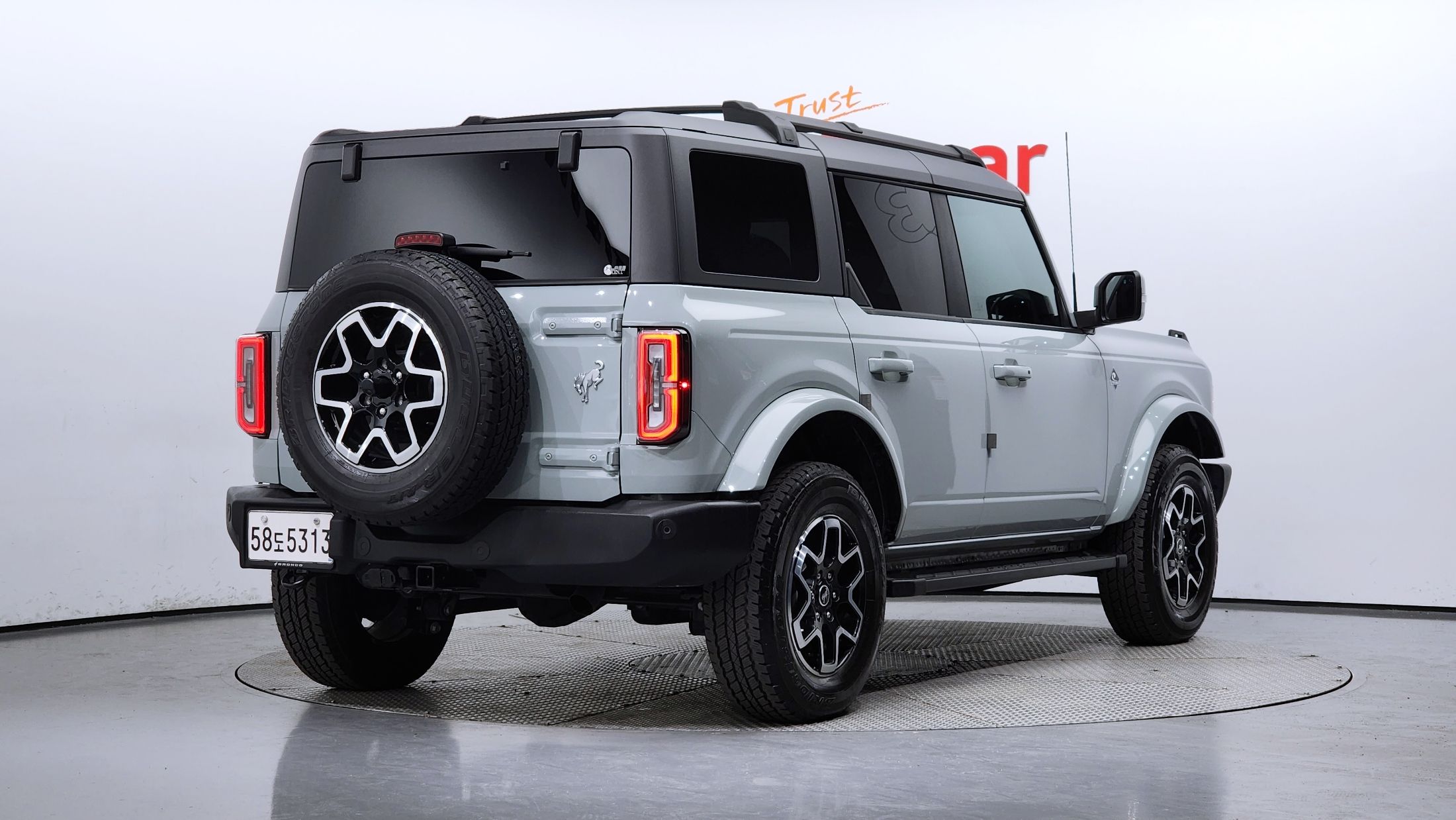 FORD BRONCO