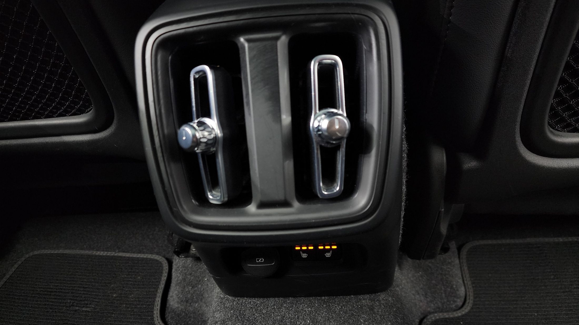 VOLVO XC40 2022