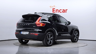 VOLVO XC40 2022
