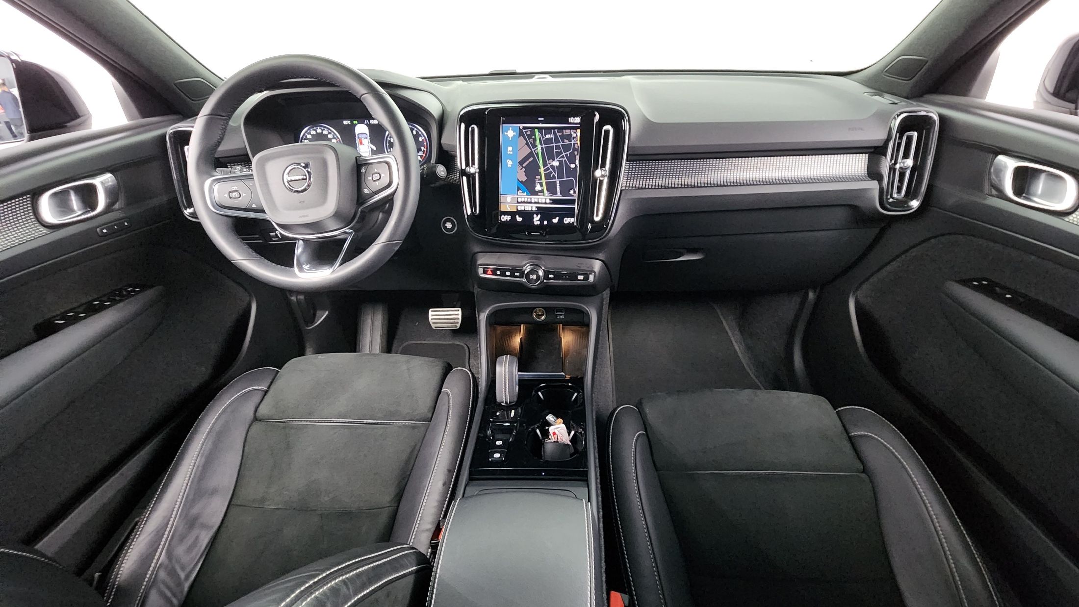 VOLVO XC40 2022