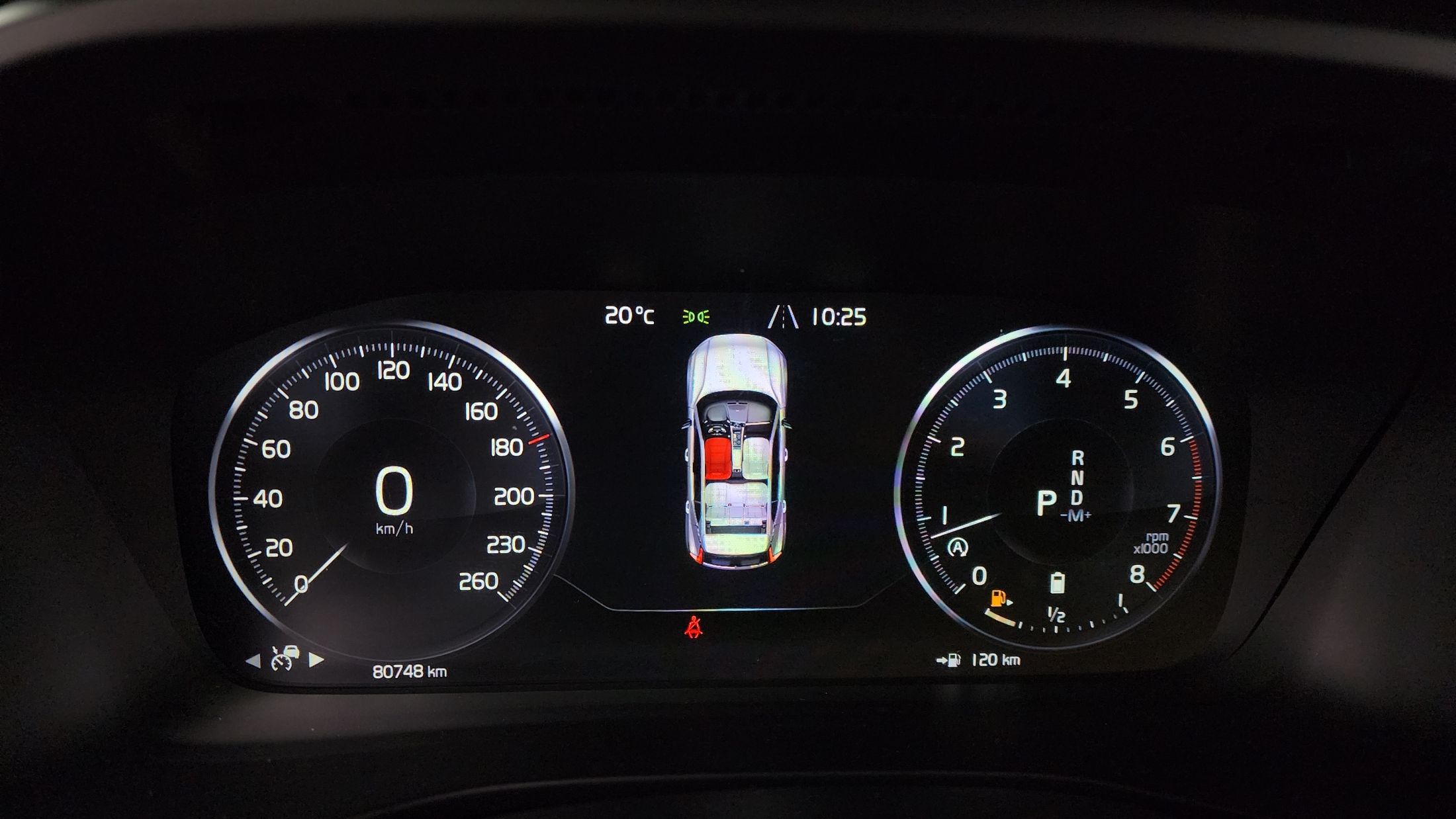 VOLVO XC40 2022