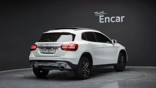 MERCEDES BENZ GLA-CLASS X156 2017