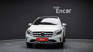 MERCEDES BENZ GLA-CLASS X156 2017