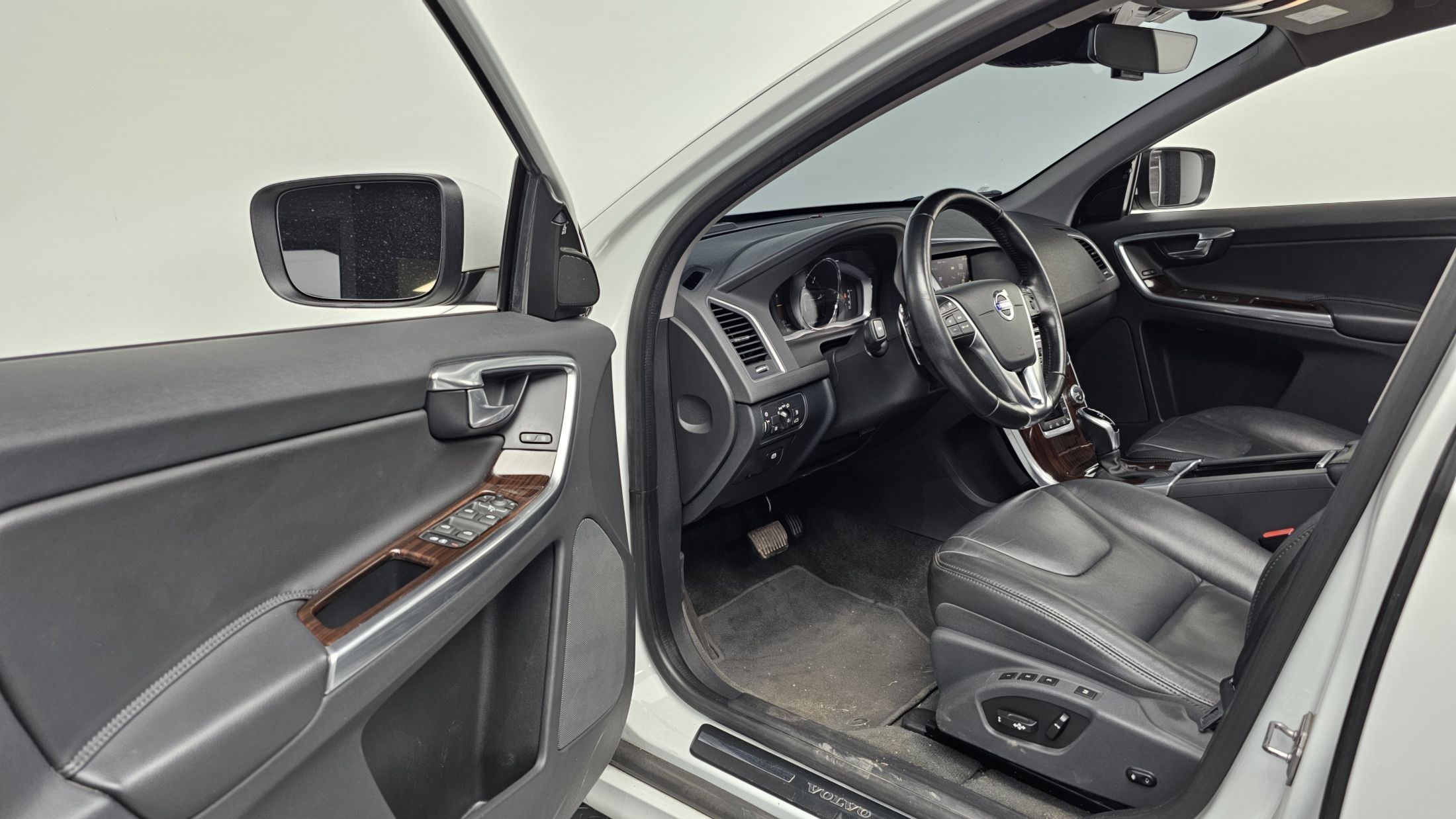 VOLVO XC60 2017
