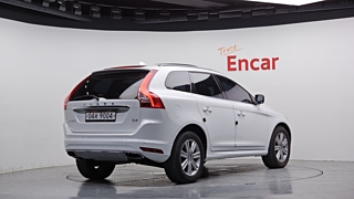 VOLVO XC60 2017