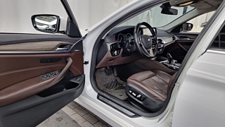 BMW 5-SERIES G30 2019