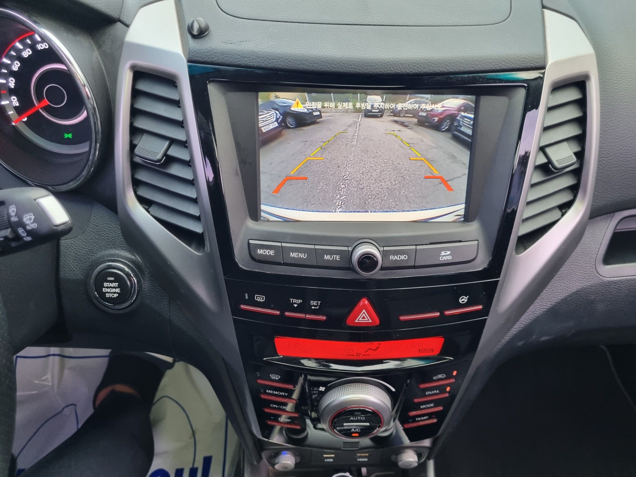 SSANGYONG TIVOLI 2015
