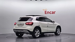 MERCEDES BENZ GLA-CLASS X156 2017