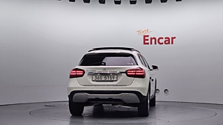 MERCEDES BENZ GLA-CLASS X156 2017