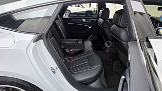 AUDI A7 4K 2021