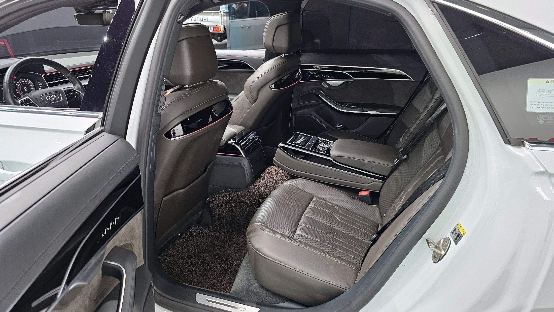 AUDI A8 D5 2021